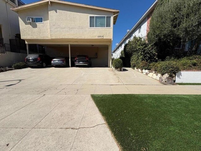 property at 11719 Mayfield Ave