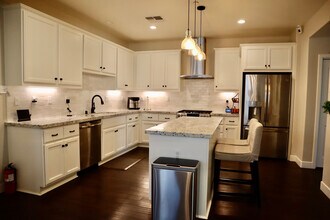 3281 Crocker Dr in Sacramento, CA - Building Photo - Building Photo