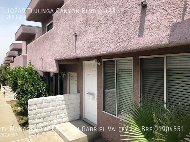 10249 Tujunga Canyon Blvd in Los Angeles, CA - Building Photo - Building Photo