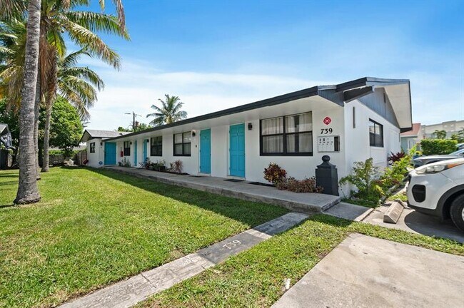 739 NE 13th Ct in Fort Lauderdale, FL - Building Photo - Building Photo