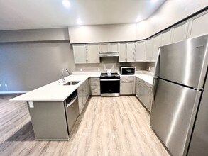 2330 Yakima Ct in Tacoma, WA - Building Photo - Building Photo