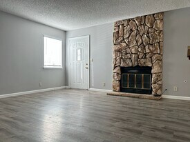 933 W Atkins Ave in Ridgecrest, CA - Building Photo