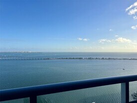 1541 Brickell Ave in Miami, FL - Building Photo