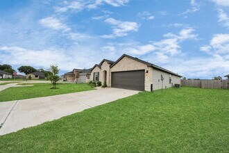 1302 Redbud Ln in Sealy, TX - Building Photo - Building Photo