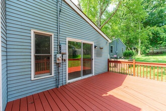 1012 W Dale Ave in McHenry, IL - Foto de edificio - Building Photo