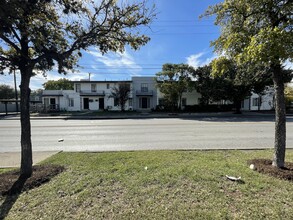 La Bella Apartments in San Antonio, TX - Building Photo - Primary Photo