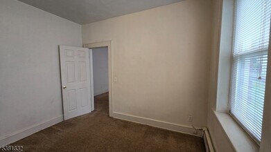 246 Lakeview Ave in Clifton, NJ - Building Photo - Building Photo