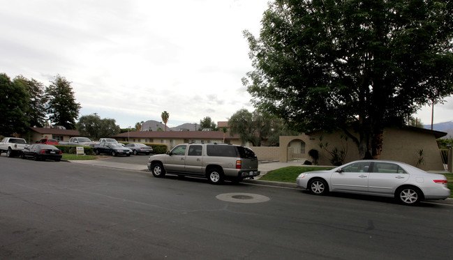 73575 Catalina Way in Palm Desert, CA - Foto de edificio - Building Photo