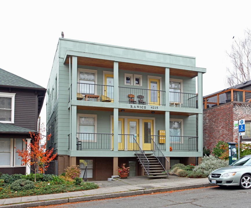 Ranice Apartments in Seattle, WA - Building Photo