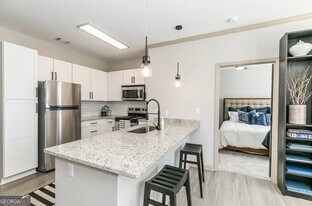 1000 Ashwood Pkwy in Atlanta, GA - Building Photo