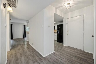 5005 Georgi Ln in Houston, TX - Foto de edificio - Building Photo