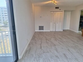 901 Hillcrest Dr in Hollywood, FL - Building Photo - Building Photo