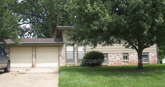 property at 2446 Cedarwood Ave