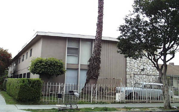 1228 N Beachwood Dr in Los Angeles, CA - Building Photo - Building Photo