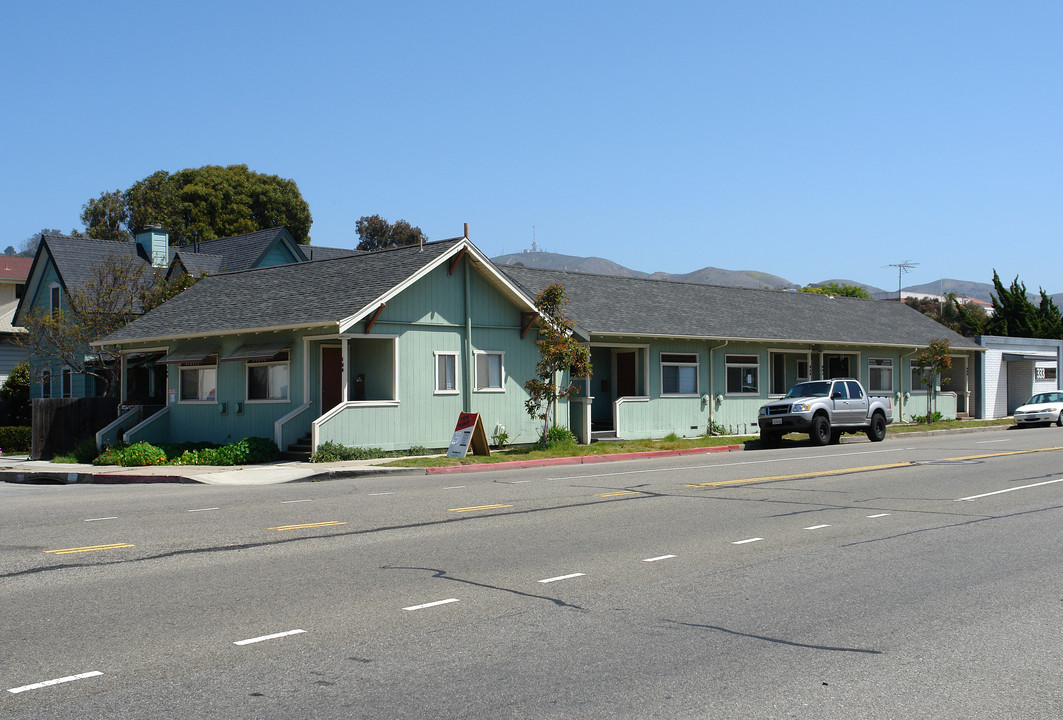 309-327 E Thompson Blvd in Ventura, CA - Foto de edificio