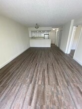 18335 NW 68th Ave, Unit 790-320 in Hialeah, FL - Building Photo - Building Photo