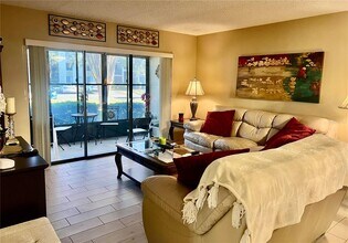 3161 Lake Pine Way S in Tarpon Springs, FL - Building Photo - Building Photo