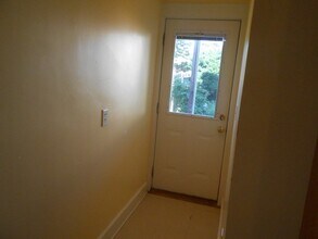 27 Underwood St, Unit #1 in Belmont, MA - Building Photo - Building Photo