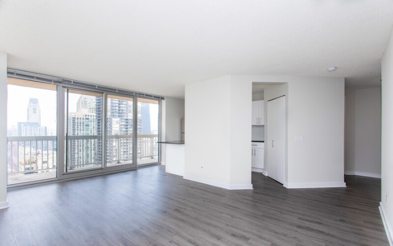 22 W Grand Ave in Chicago, IL - Building Photo