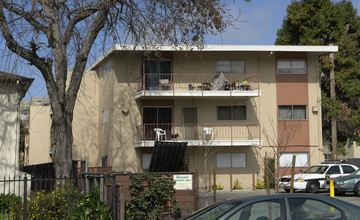 1815 28th Ave in Oakland, CA - Foto de edificio - Building Photo