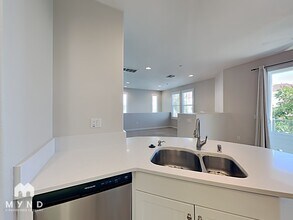 815 Harbor Cliff Way in Oceanside, CA - Building Photo - Building Photo