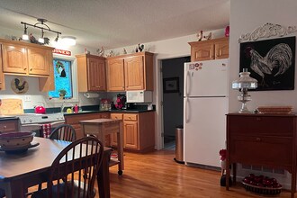 210 Lake Becky Rd in Mountain Rest, SC - Foto de edificio - Building Photo