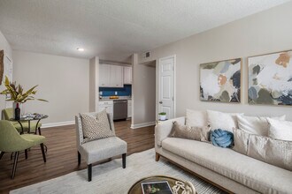 The Flats Off Main in Lexington, SC - Building Photo - Interior Photo