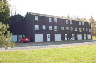 327 S Amenia Rd in Amenia, NY - Foto de edificio - Building Photo