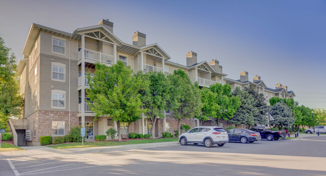 River Oaks Apartments in West Jordan, UT - Foto de edificio - Building Photo