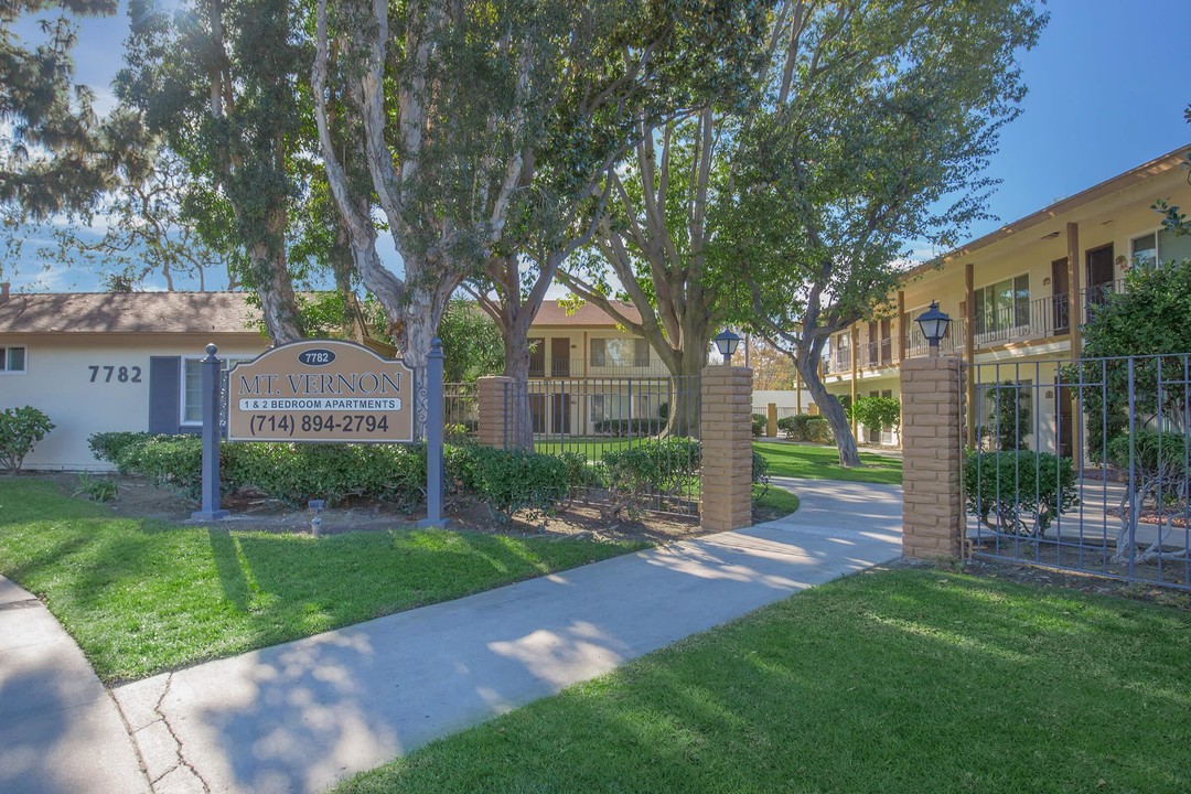 Mt. Vernon Apartments in Garden Grove, CA - Building Photo