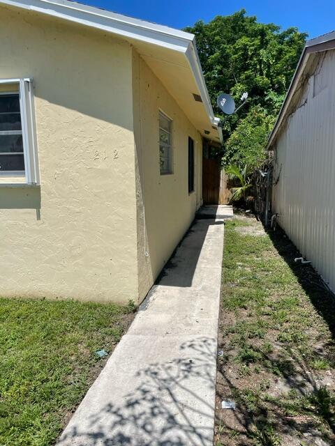 212 Walker Ave in Greenacres, FL - Building Photo - Building Photo