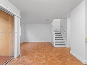 6205 SW Kendale Lakes Cir in Miami, FL - Building Photo - Building Photo