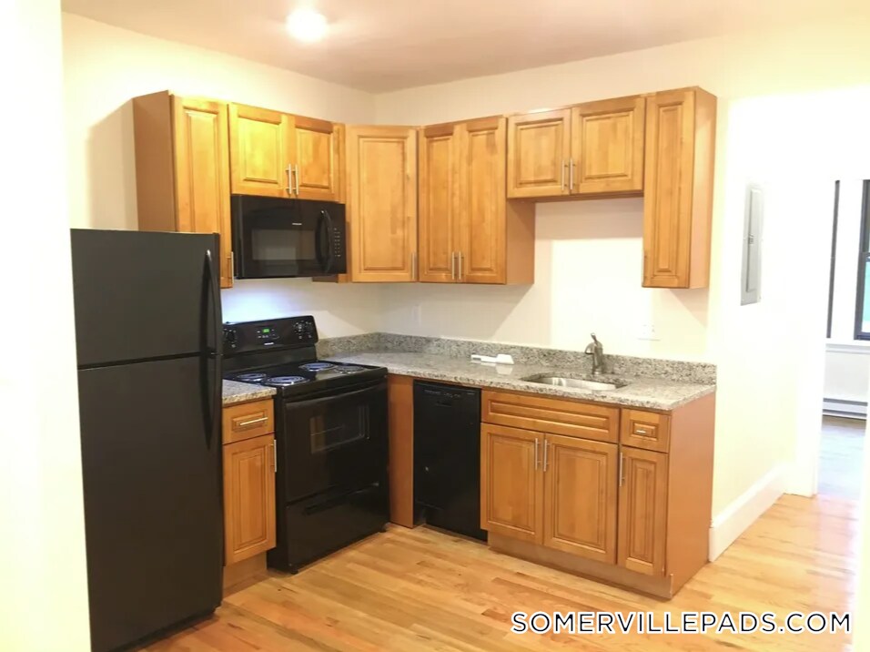 379 Broadway in Somerville, MA - Building Photo
