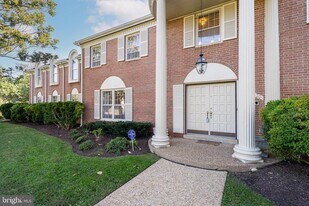 6209 Stoneham Ln in McLean, VA - Building Photo