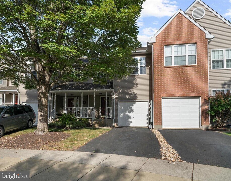 149 Bishops Gate Ln in Doylestown, PA - Building Photo