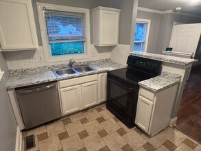 533 Ambassador St in Charlotte, NC - Building Photo - Building Photo