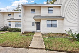 1013 Windrose Dr in Brandon, MS - Building Photo