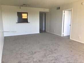 404 NW 68th Ave in Plantation, FL - Building Photo - Building Photo