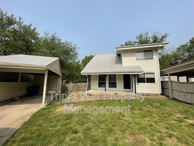 411 Far Hill Dr in Ballwin, MO - Building Photo - Building Photo