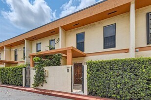 3864 NE 167th St in North Miami Beach, FL - Building Photo