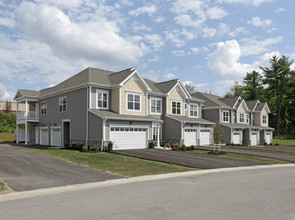 East Pointe Apartments in Ithaca, NY - Foto de edificio - Building Photo