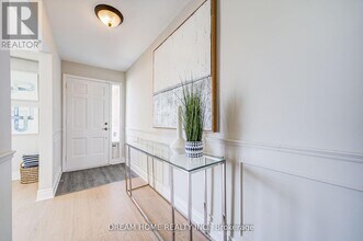 1323 Shamir Crescent in Mississauga, ON - Building Photo - Building Photo