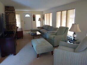 821 Van Slyke Dr in Fontana, WI - Building Photo - Building Photo
