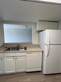 711 Caribbean Dr photo'