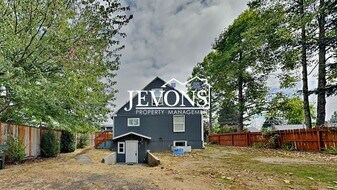 630 N Skyline Dr in Tacoma, WA - Building Photo