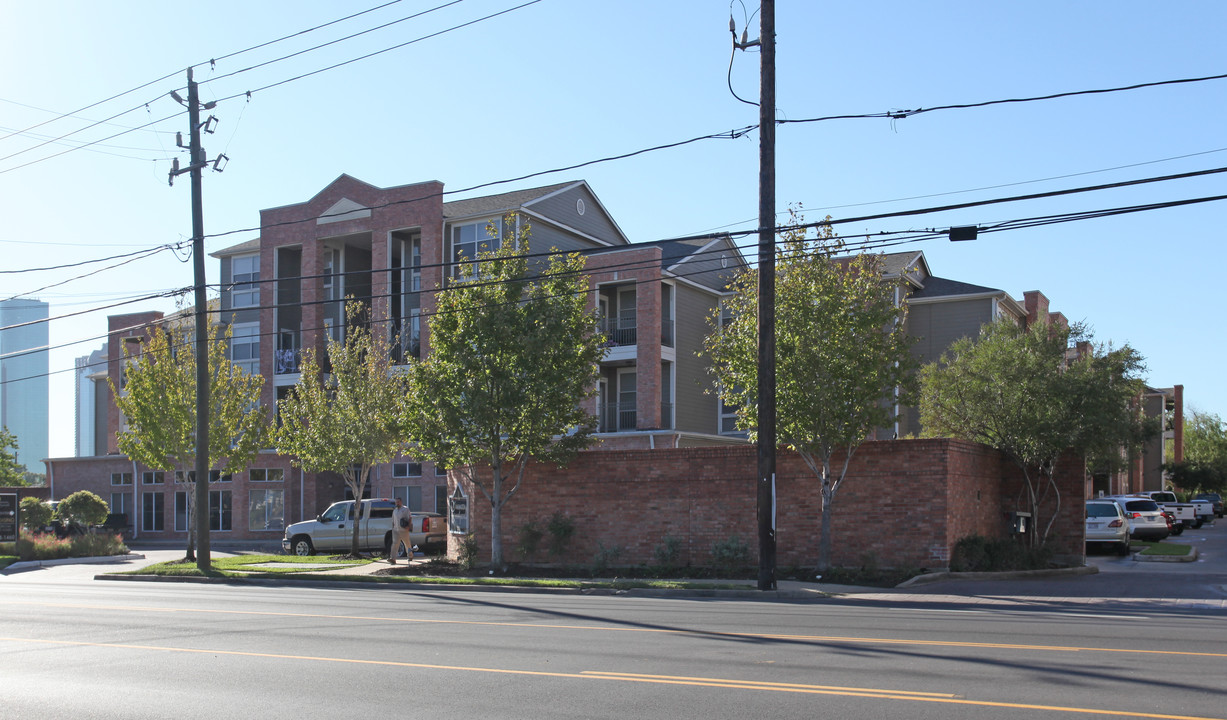 AveCDC Washington Courtyards in Houston, TX - Building Photo