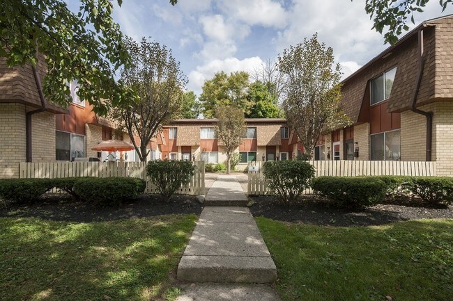 7270-7292 Broadwyn Dr