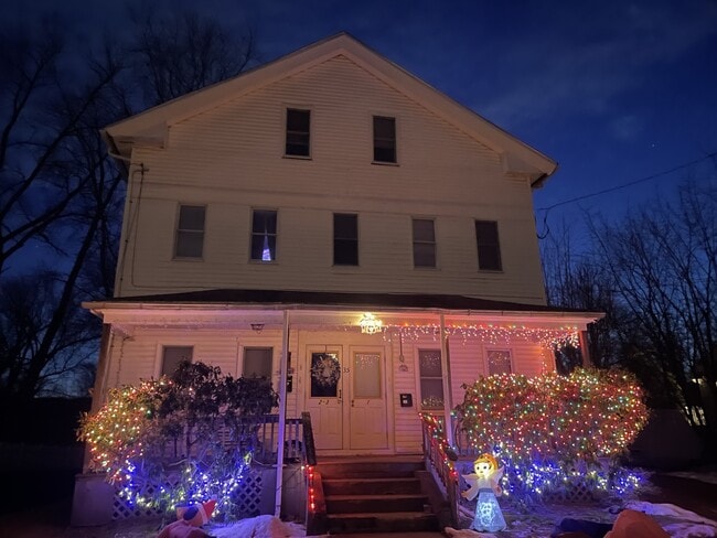 35 Pleasant St, Unit 3