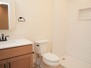 239 W Newton St, Unit 2 in Boston, MA - Foto de edificio - Building Photo