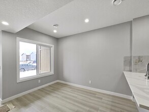 442 Carringvue Grove NW in Calgary, AB - Building Photo - Building Photo